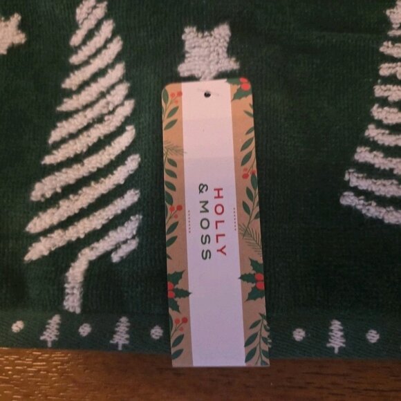 Green Christmas Tree Bath Towel Holly & Moss NEW 28" x 52" Holiday Linens - Picture 2 of 7
